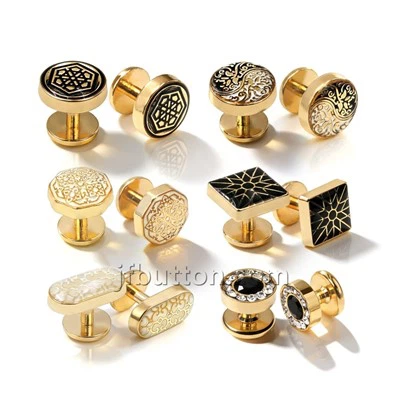 Groom Butang Baju Melayu